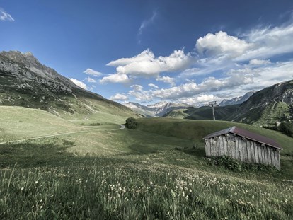 Hüttendorf - Anreise mit dem Auto - Obergiblen - Natur pur für Genießer - Aadla Walser-Chalets am Arlberg