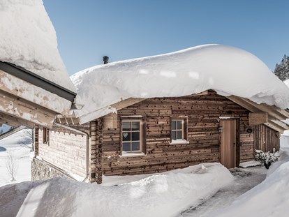 Hüttendorf - Typ: Lodge - Jedes Aadla Chalet ist liebevoll eingerichtet und erwartet dich als dein heimeliger Rückzugsort am Arlberg mit dem besonderen Service der Aadla Urlaubsfee - Aadla Walser-Chalets am Arlberg