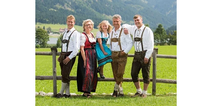 Hüttendorf - Balkon - Hochasten - Eure Gastgeber im Almdorf Tirol - Almdorf Tirol am Haldensee