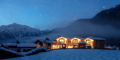 Hüttendorf - Rauchen: nur im Freien erlaubt - Kitzbühel - Winter Abendstimmung Alpegg Chalets - ALPEGG CHALETS