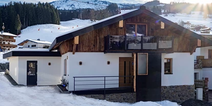 Hüttendorf - Fügenberg - Chalet (Straßenansicht) Skipiste direkt dahinter - Luxus Chalet - das brunn