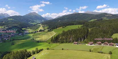 Hüttendorf - Parkplatz direkt an der Hütte - Pichl (Schladming) - urgemütliche Ferienchalets im sonnigen Naturparadies - Alpenchalets Weissenbacher