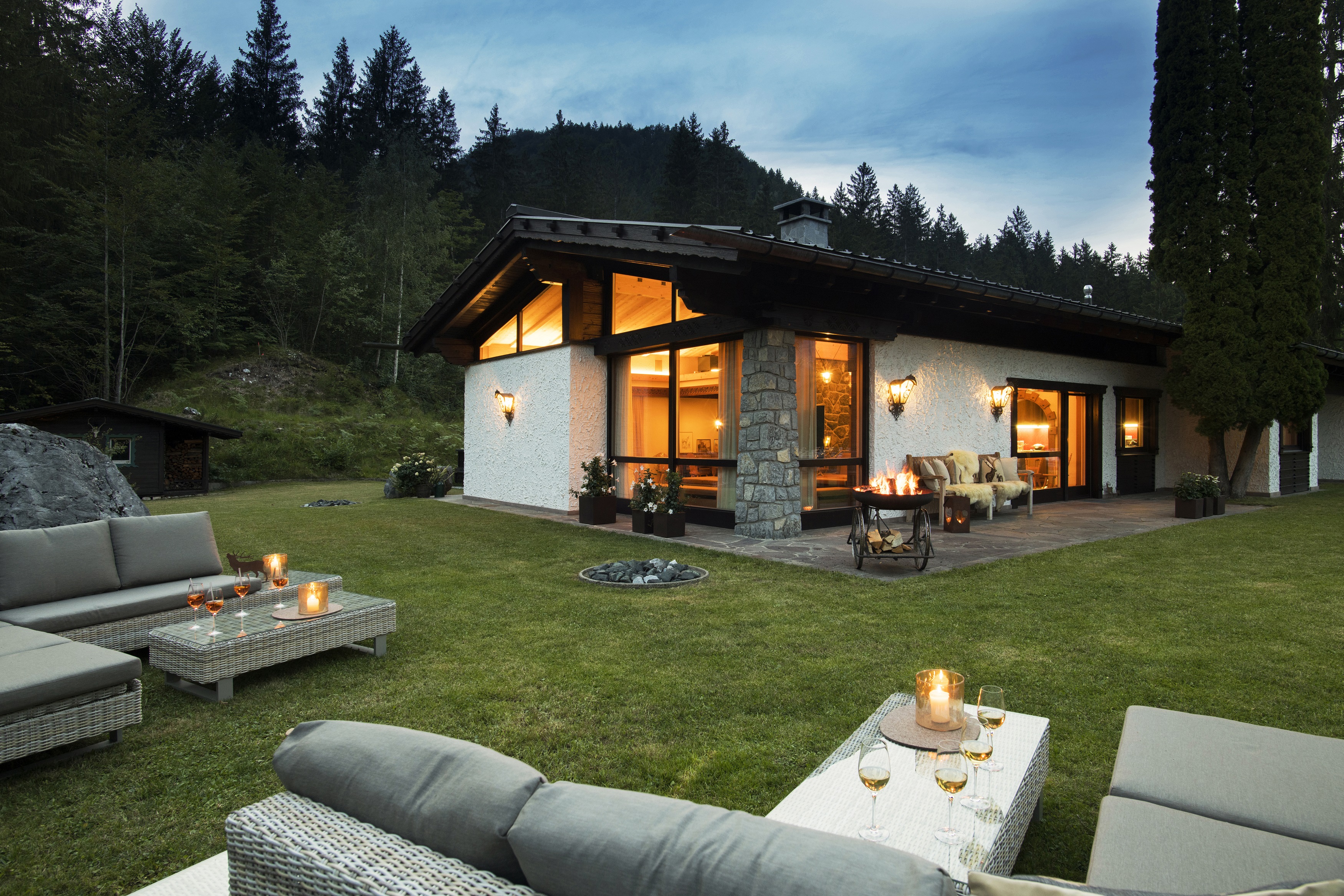 Hüttendorf - Parkplatz direkt an der Hütte - Vorarlberg - Chalet Waldhaus Rappakopf