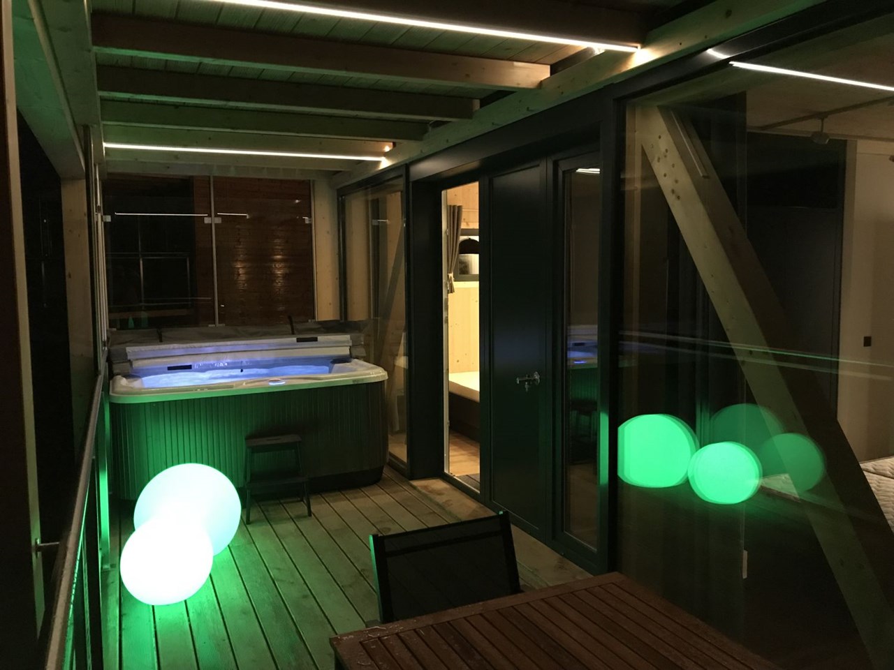 Alpenchalets Reiteralm by ALPS RESORTS Hütten im Detail WELLNESS CHALET MIT AUSSENJACUZZI