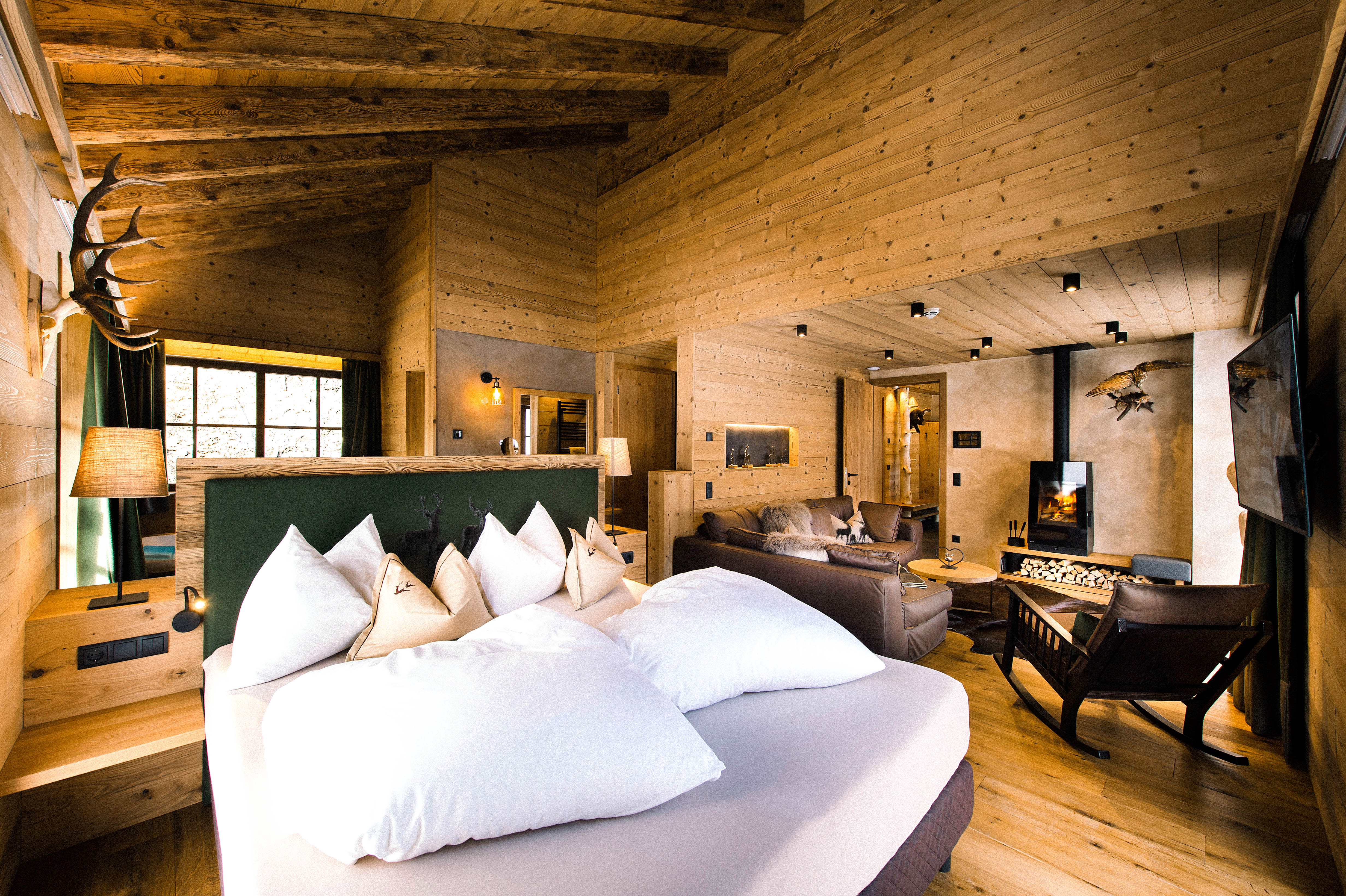 Mons Silva - Private Luxury Chalets Hütten im Detail Schlafen auf Wolken. Mit Aussicht.
