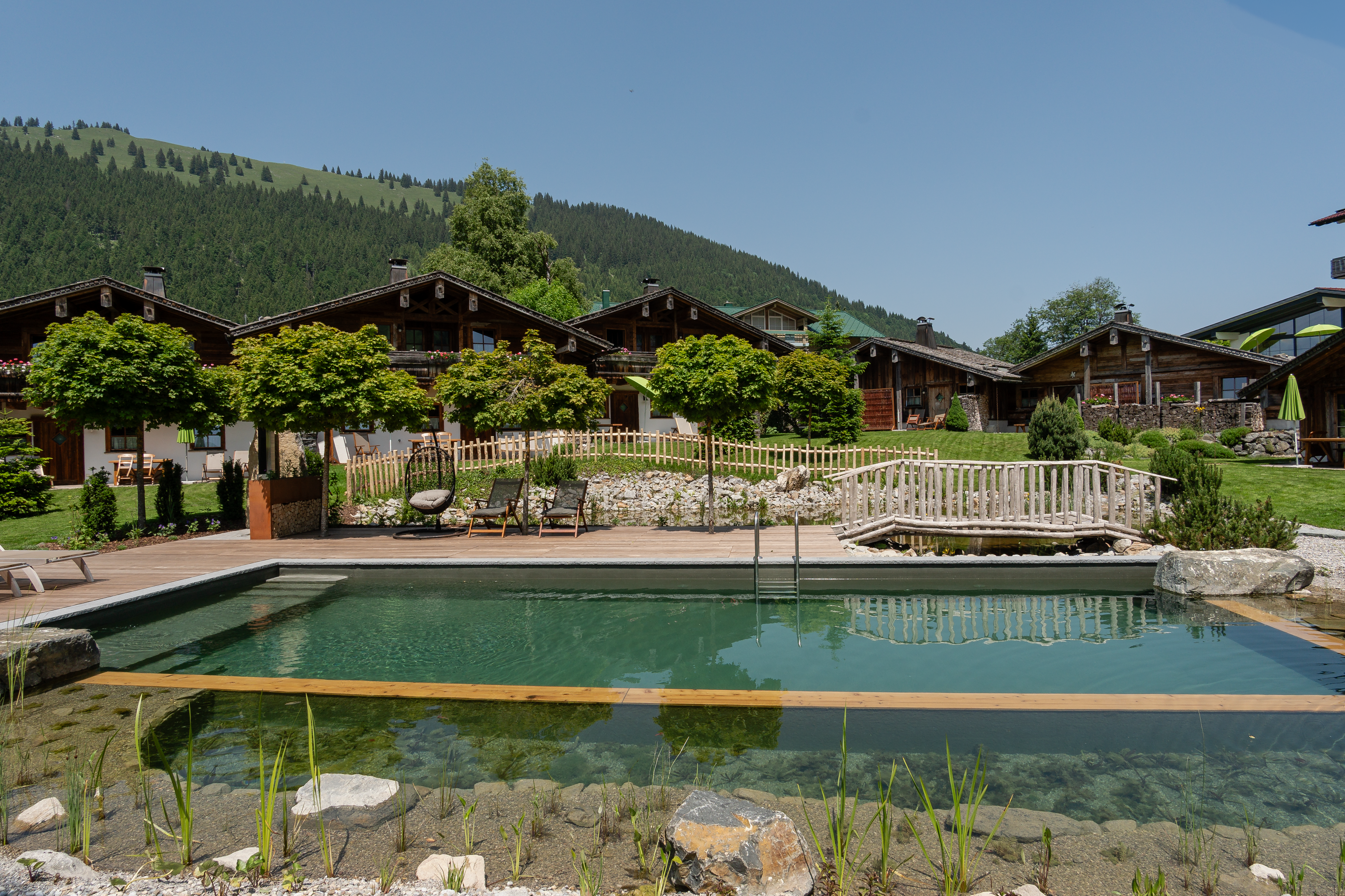 Hüttendorf - Holzgau - Naturpool im Chaletdorf - Alpin Chalets Panoramahotel Oberjoch