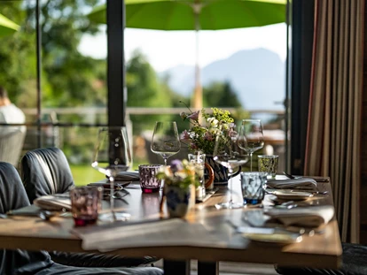 Hüttendorf - Schröcken - Abendessen im exklusiven Chaletrestaurant Zwölfhundert NN - Alpin Chalets Panoramahotel Oberjoch