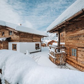 Chalet: winterlich verschneites Chaletdorf - Alpzitt Chalets