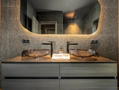 Hüttendorf - Fügenberg - Bathroom  - Black Diamond Chalet