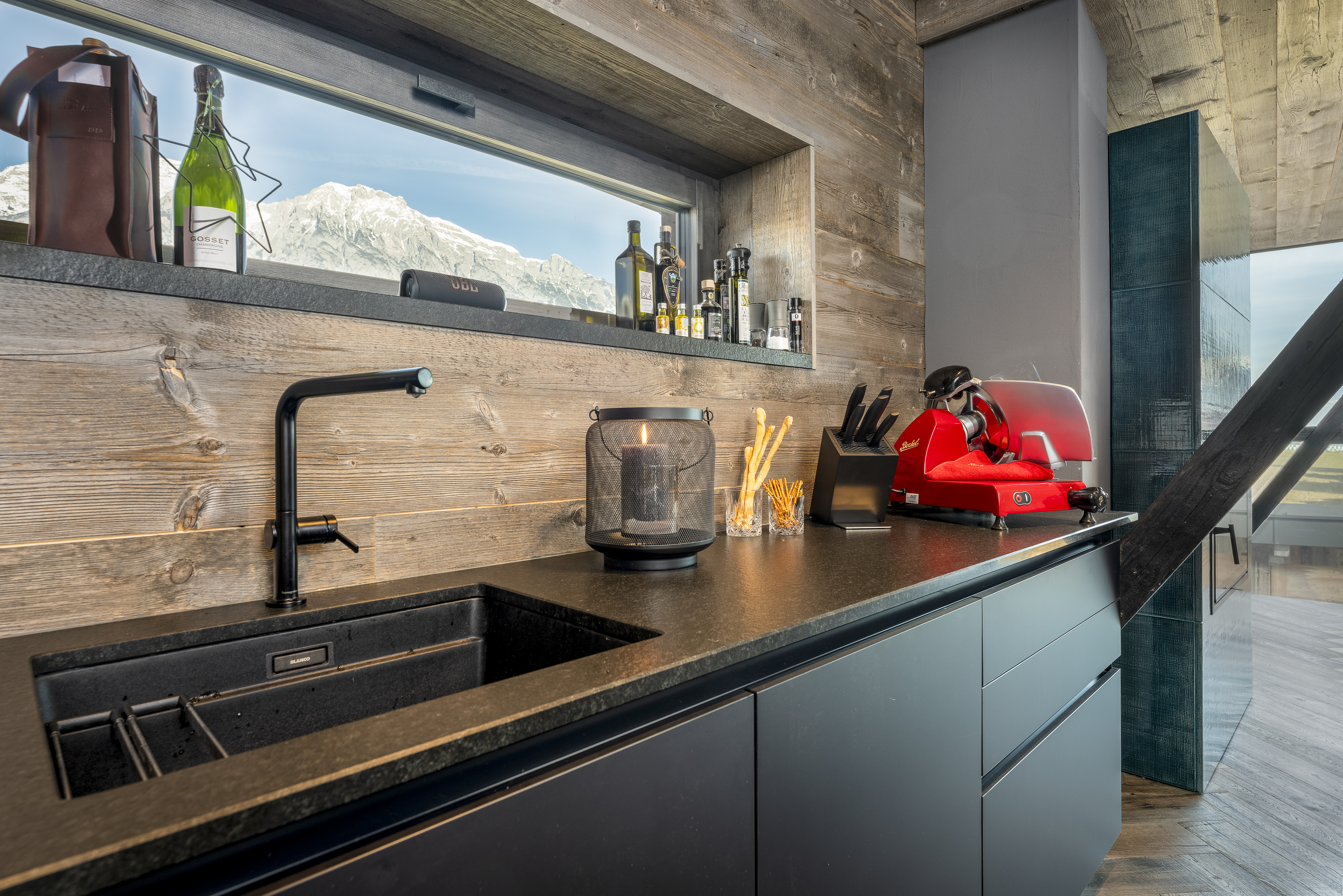 Chalet: Kitchen  - Black Diamond Chalet