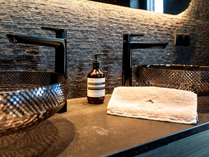 Hüttendorf - Fügenberg - Bathroom Details - Black Diamond Chalet