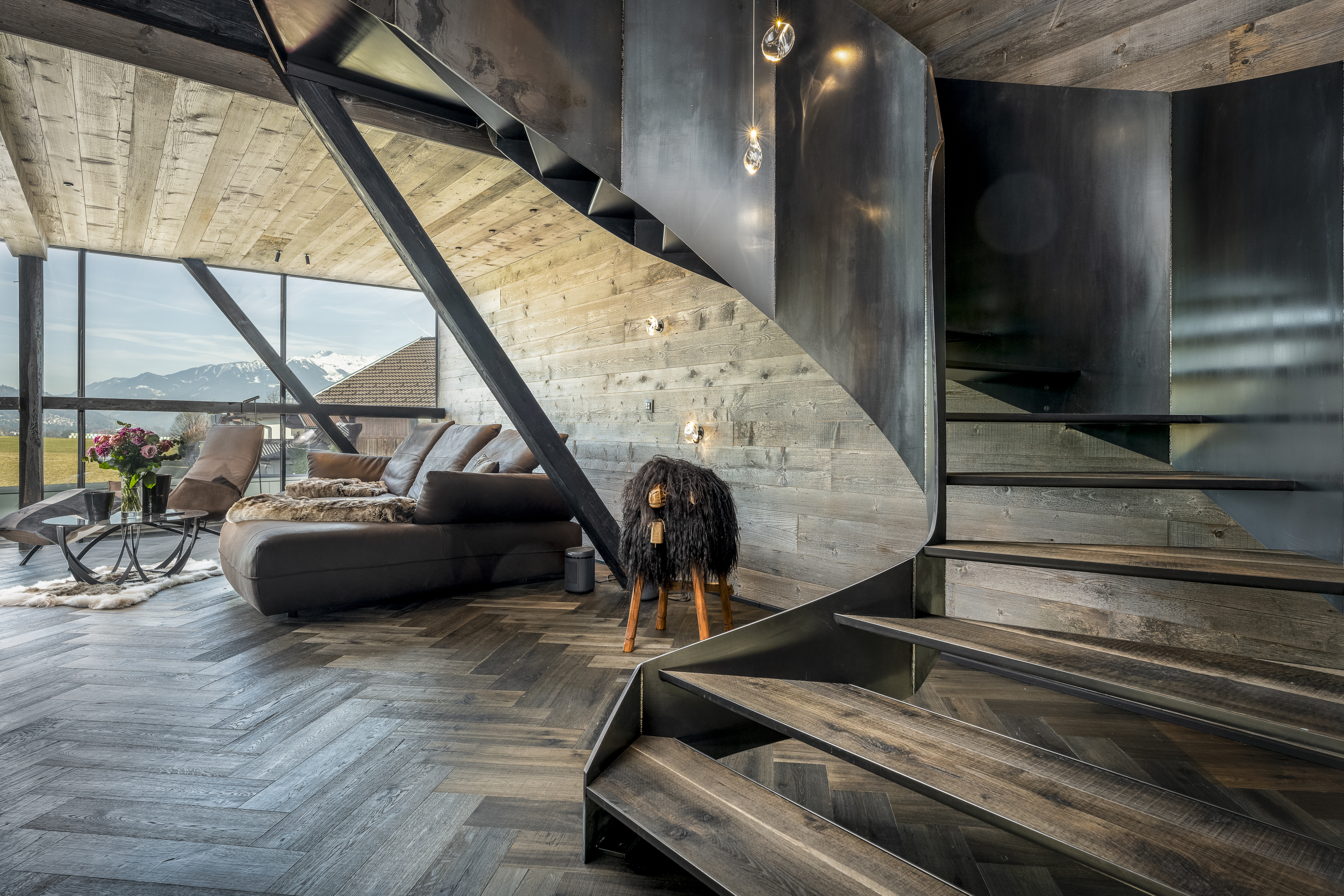 Chalet: Staircase - Black Diamond Chalet