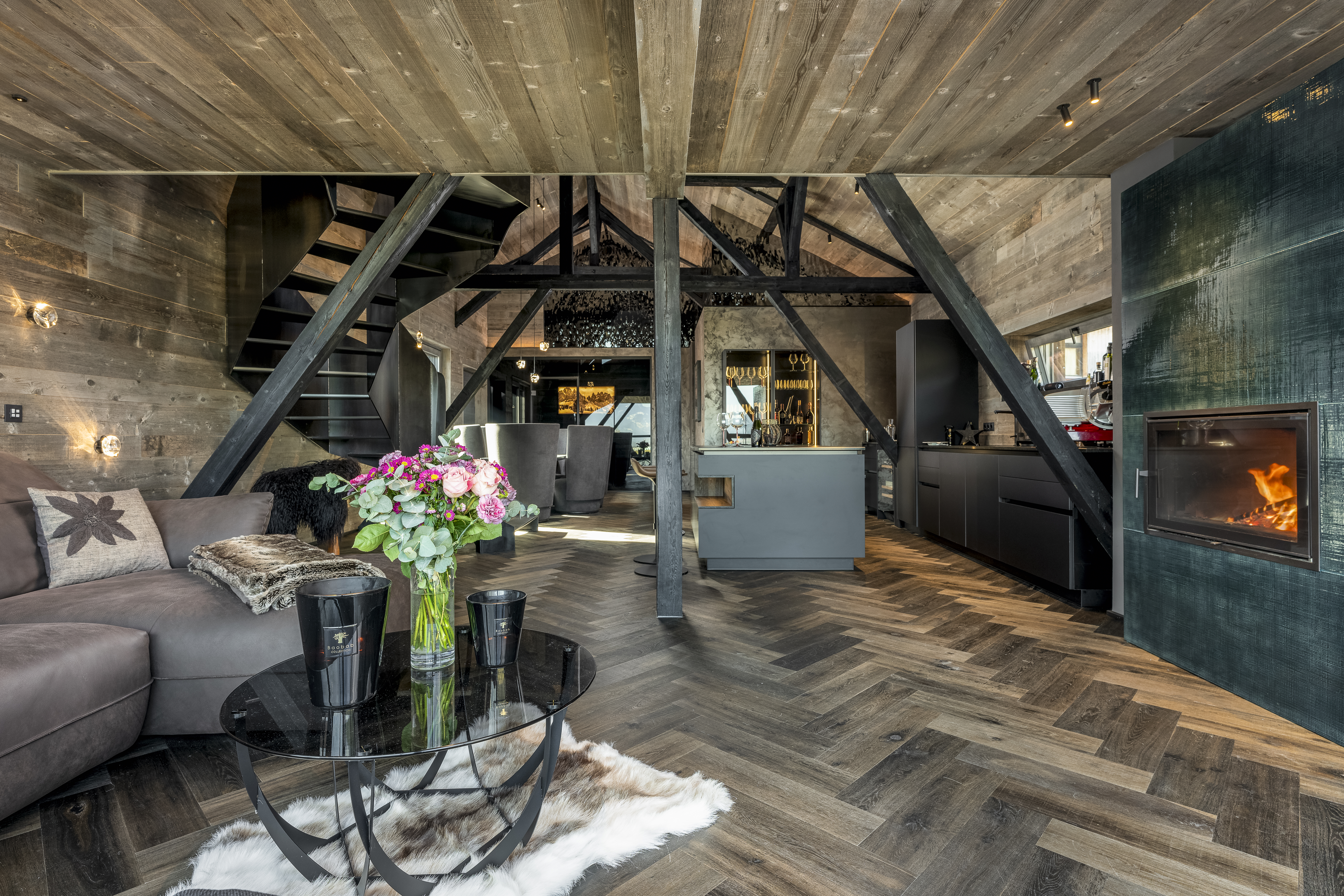 Chalet: Livingroom & Kitchen  - Black Diamond Chalet