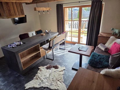 Hüttendorf - Snow Space Salzburg - Flachau - Wagrain - St. Johann - Wohn-Essbereich - Sieglhub Chalets Appartements Hotel