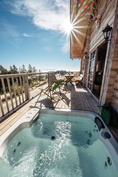 Hüttendorf - Chaletgröße: bis 2 Personen - St. Georgen im Lavanttal - Terrasse mit Whirlpool  - Almhütten Skorianz 