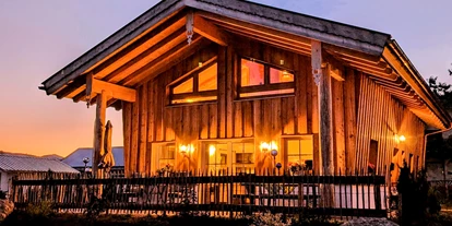 Hüttendorf - Parkplatz direkt an der Hütte - 5***** Chalet Wegwarte - Inser Hof - Hüttenleben Bayern