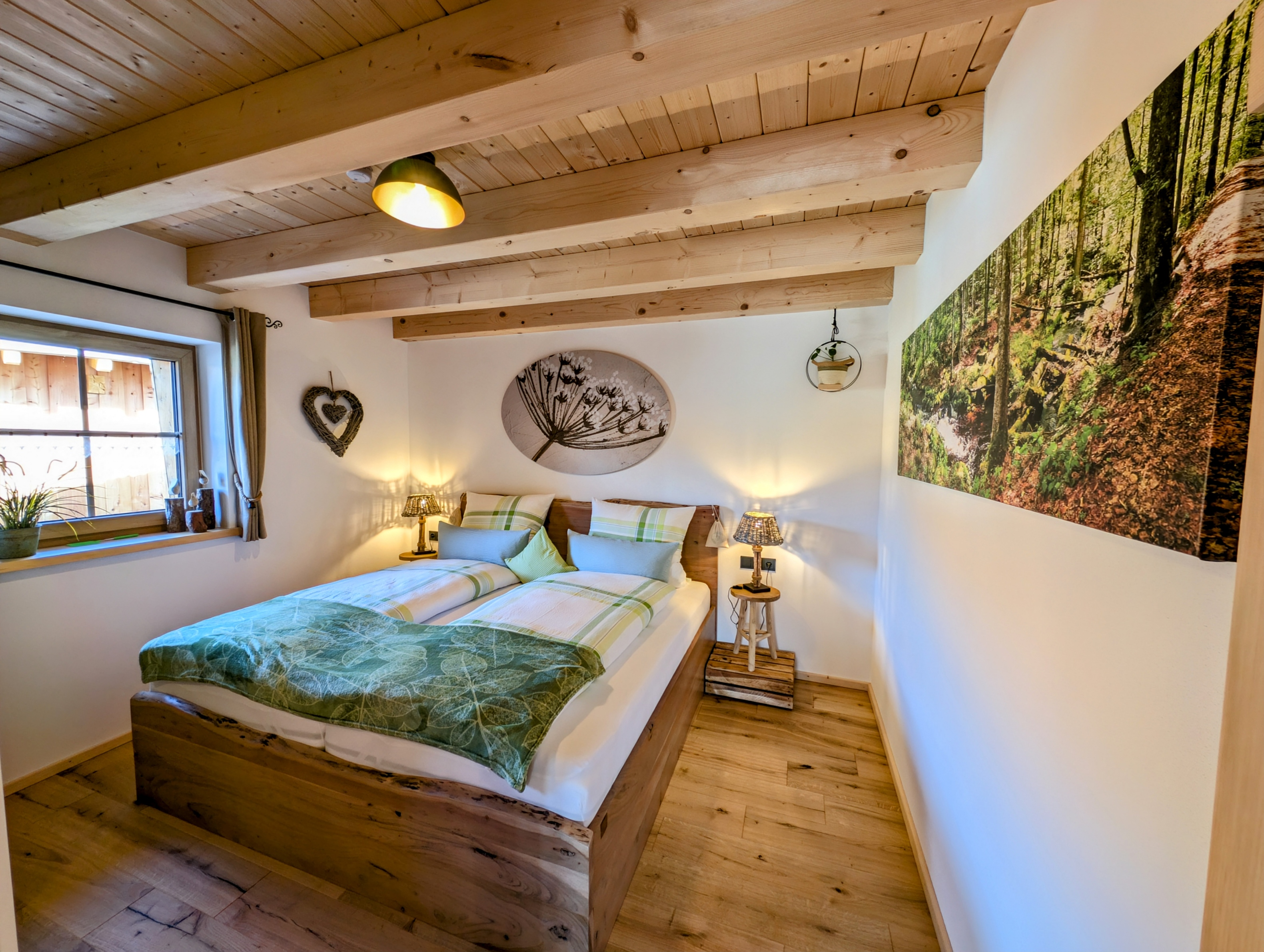 Chalet: Schlafzimmer EG Chalet Wilde Möhre - Inser Hof - Hüttenleben Bayern - Innen