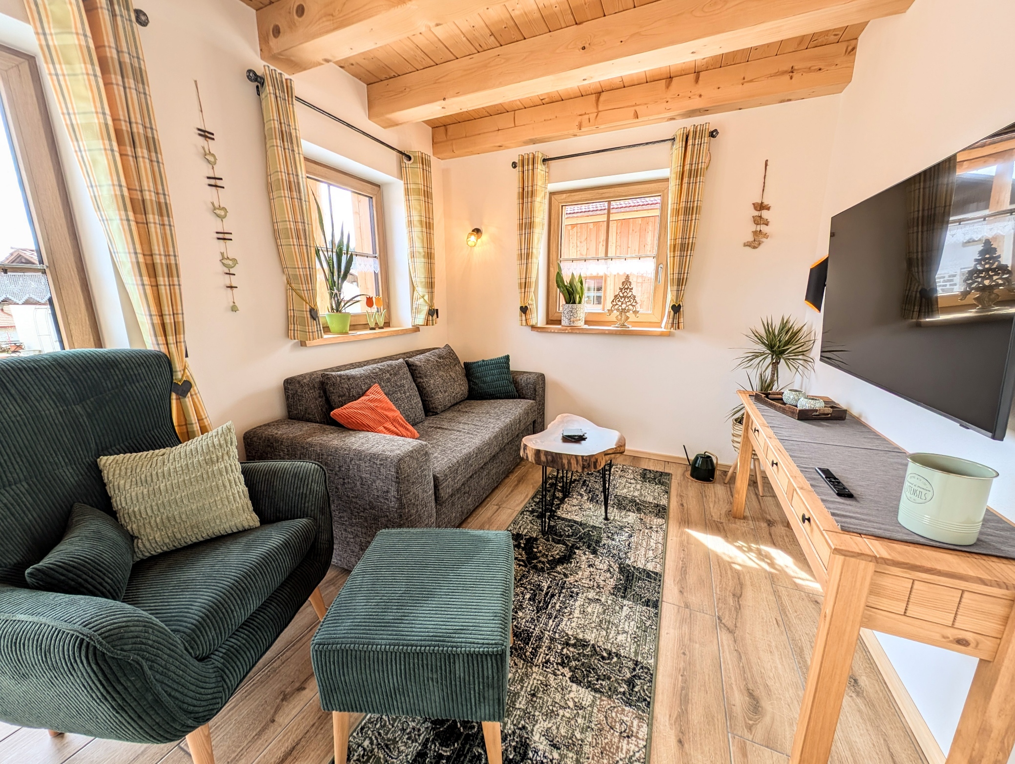 Hüttendorf - Bayern - Wohnbereich Chalet Sonnenhut - Inser Hof - Hüttenleben Bayern