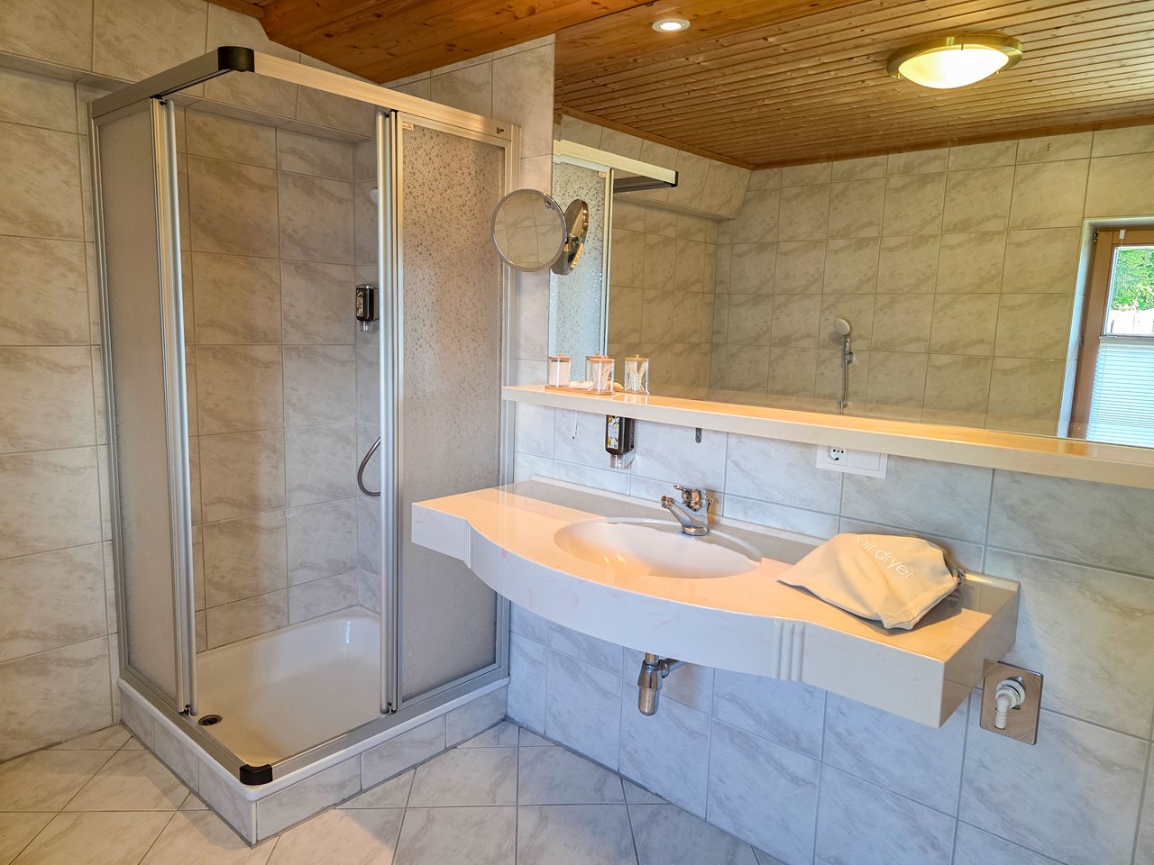 Beim Rauter – Emberger Alm Hütten im Detail Badezimmer 2