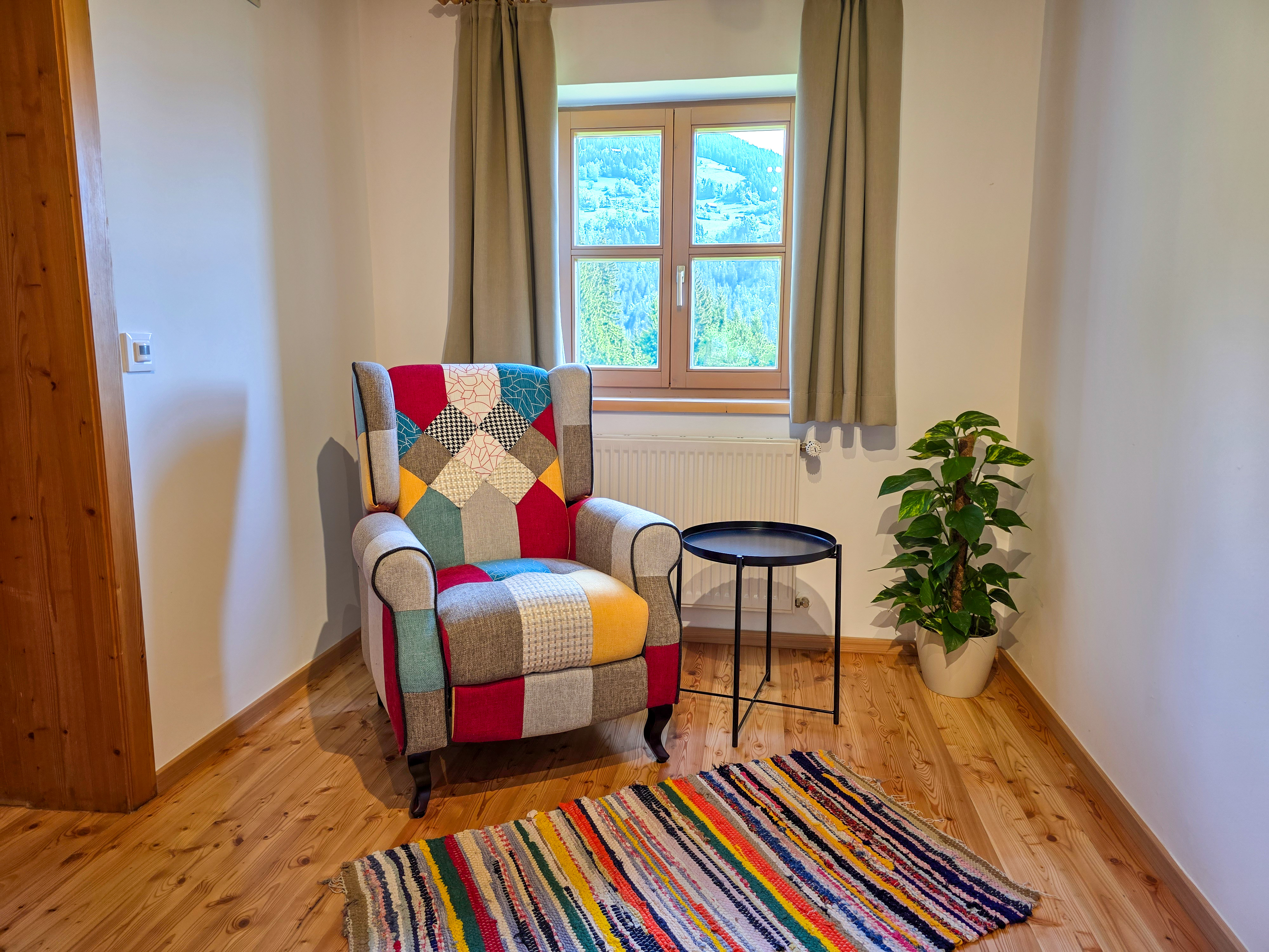 Chalet: Gemütliche Lese-Ecke im 1. Stock - Beim Rauter – Emberger Alm - Innen