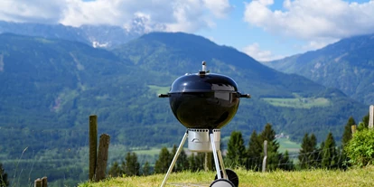 Hüttendorf - Chaletgröße: 8 - 10 Personen - Grill im Garten – Weber Kugelgrill (Holzkohle) - Beim Rauter – Emberger Alm