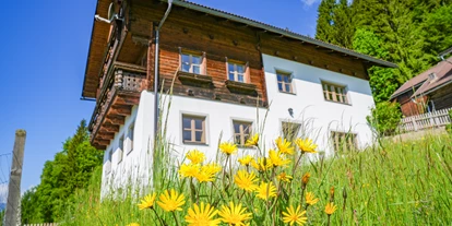 Hüttendorf - Chaletgröße: 8 - 10 Personen - Landhaus "Beim Rauter" – Premium-Chalet in Alleinlage, Frühling - Beim Rauter – Emberger Alm