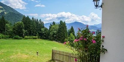 Hüttendorf - Chaletgröße: 8 - 10 Personen - Zugang zur Eingangstüre auf der Ostseite - Beim Rauter – Emberger Alm