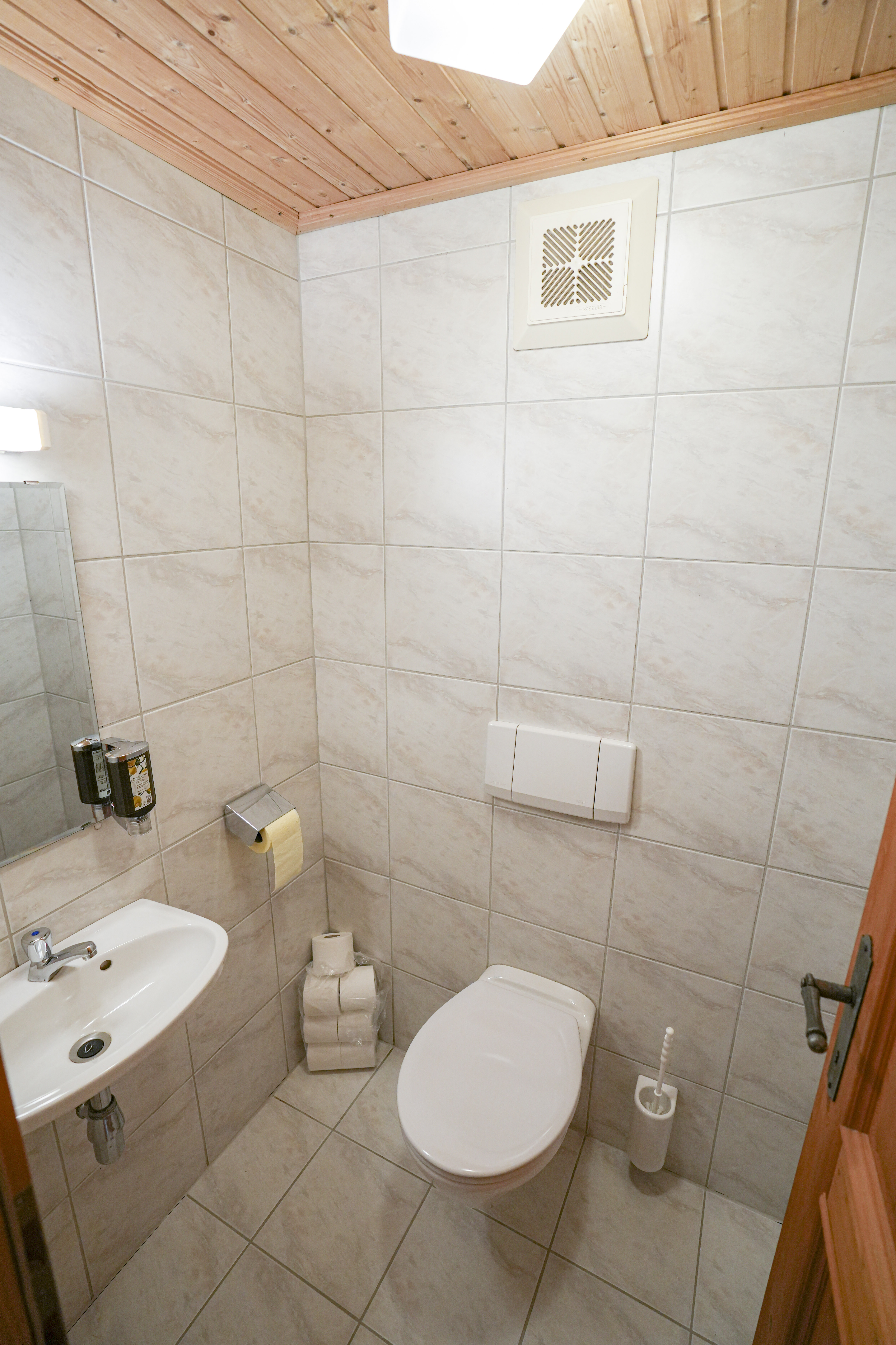 Chalet: Toilette 2 – im 1. Stock - Beim Rauter – Emberger Alm - Innen