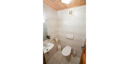 Hüttendorf - Chaletgröße: 8 - 10 Personen - Toilette 2 – im 1. Stock - Beim Rauter – Emberger Alm