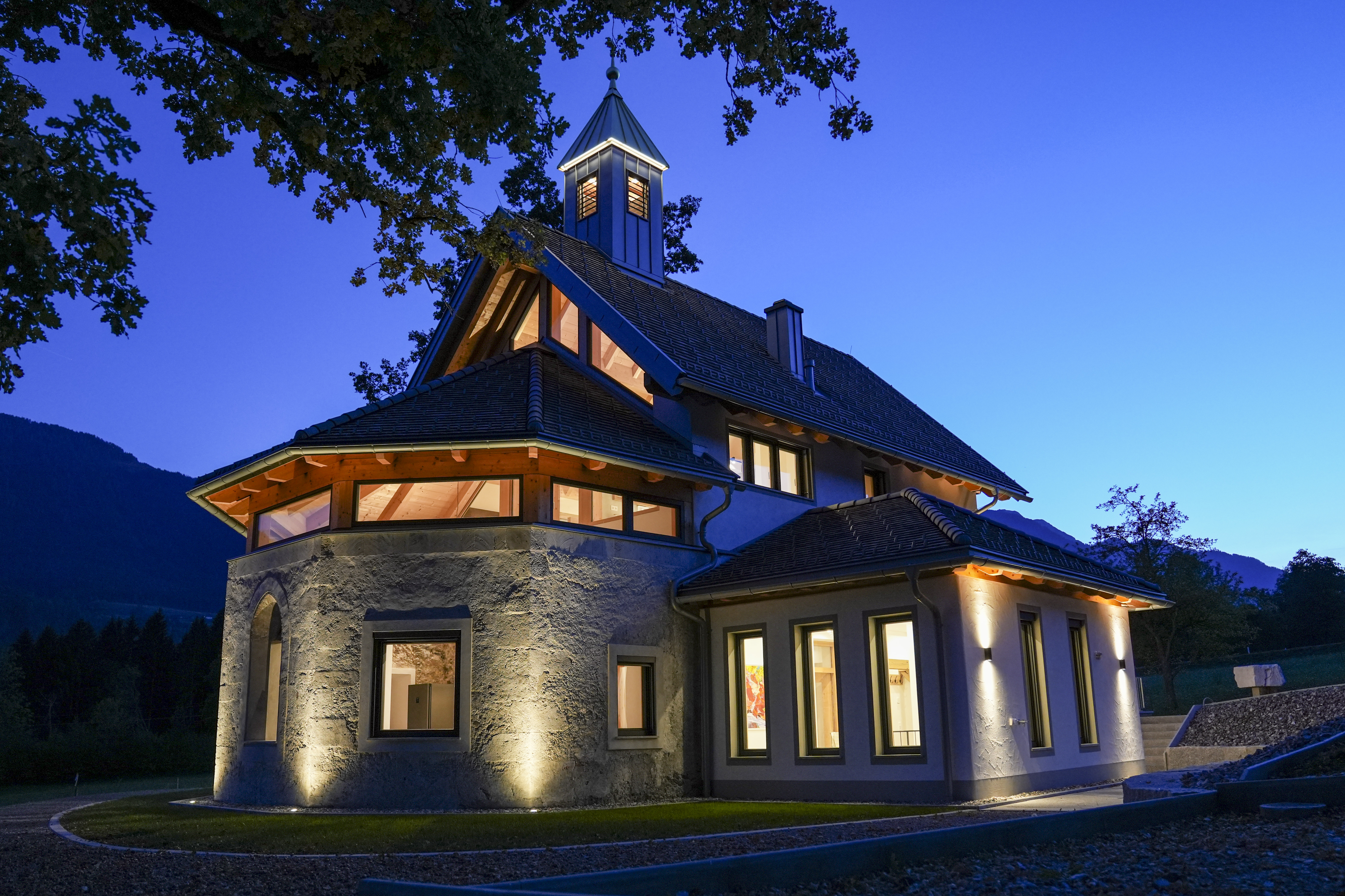 Chalet: Außenansicht am Abend - Das Jakob – Historia in Otium - Außen, Umgebung