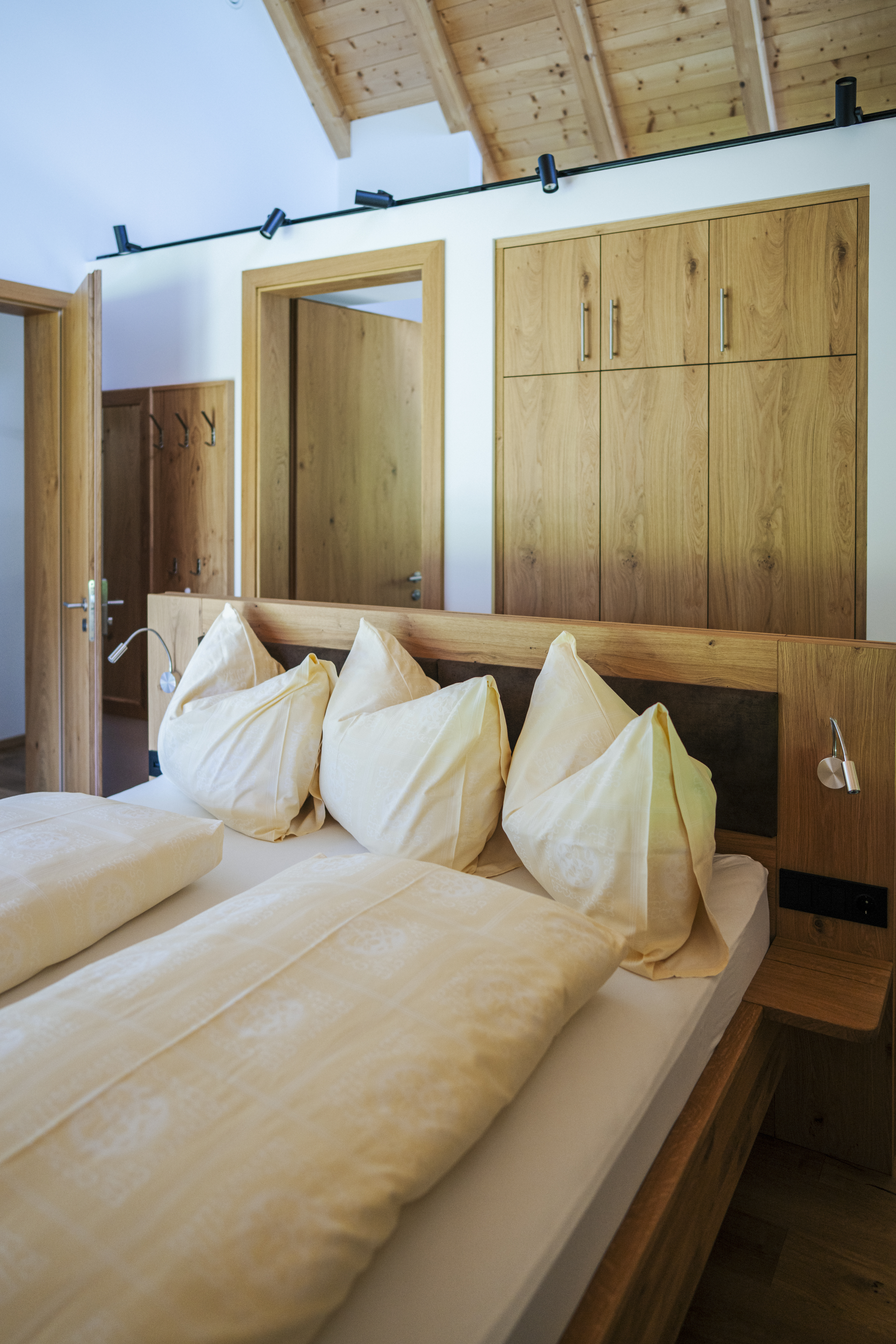 Chalet: Master-Schlafzimmer Doppelbett - Das Jakob – Historia in Otium - Innen