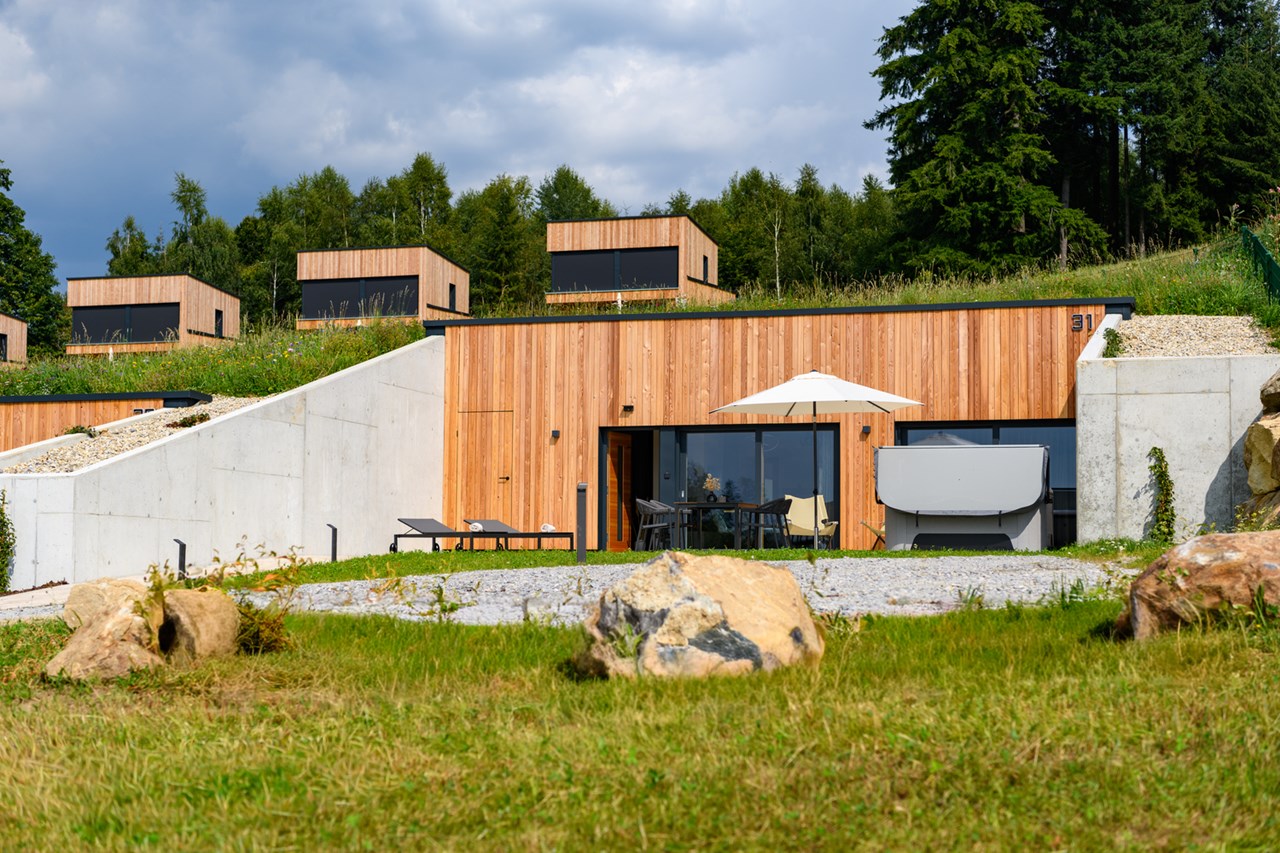 GutsAlm Harlachberg Hütten im Detail Erdschlafhäusl