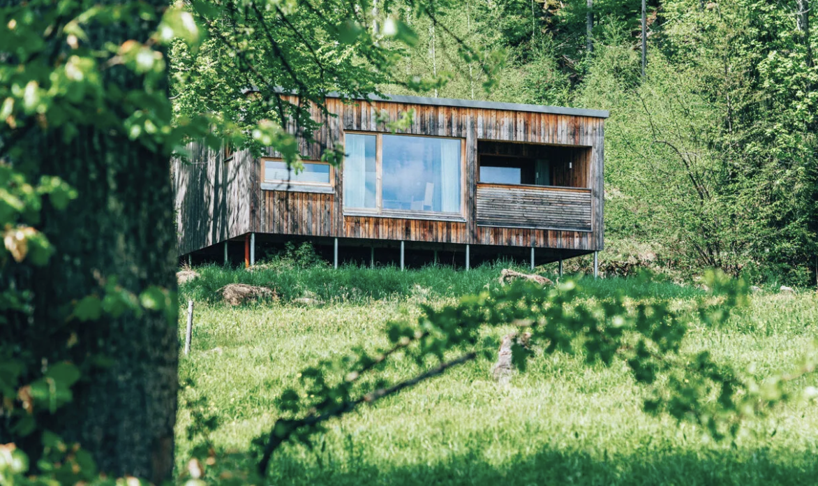 GutsAlm Harlachberg Hütten im Detail Wiesnschlafhäusl
