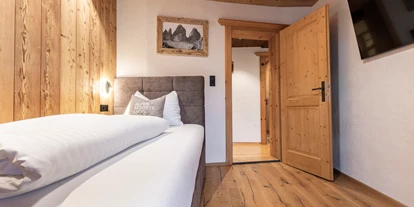 Hüttendorf - Pfunds - Schlafzimmer - Chalet Laudegg