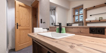 Hüttendorf - Pfunds - Badezimmer - Chalet Laudegg