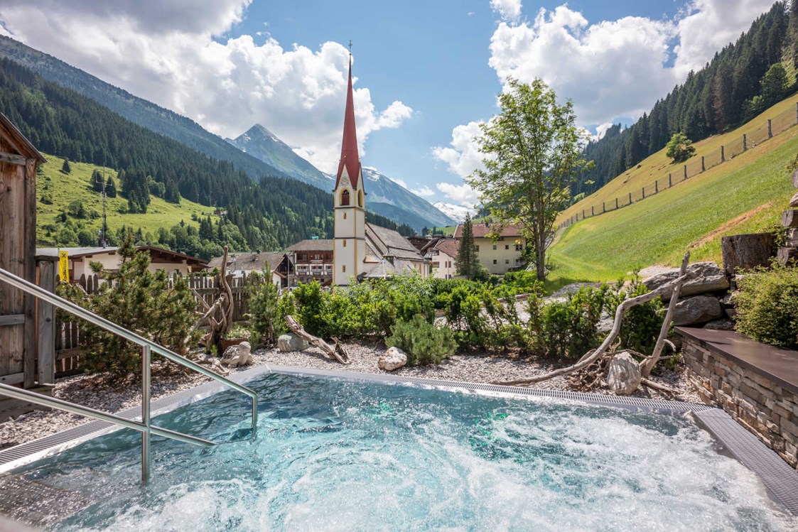 Chalet: Beheizter Infinity-Pool - Alpendorf Anno Dazumal