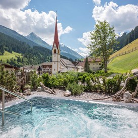 Chalet: Beheizter Infinity-Pool - Alpendorf Anno Dazumal