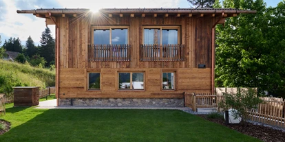 Hüttendorf - Parkplatz direkt an der Hütte - Privater Garten - Luxus Chalet Schlossblick