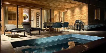 Hüttendorf - Parkplatz direkt an der Hütte - Pool - Luxus Chalet Schlossblick