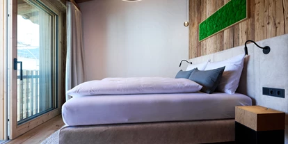 Hüttendorf - Parkplatz direkt an der Hütte - King-Size-Doppelbett - Luxus Chalet Schlossblick