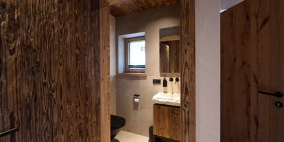 Hüttendorf - Parkplatz direkt an der Hütte - Gäste WC - Luxus Chalet Schlossblick