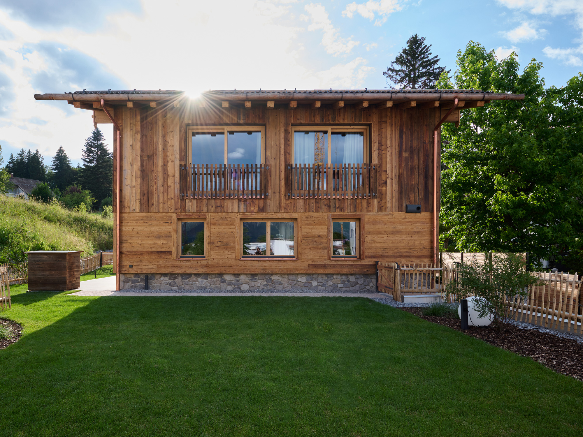 Luxus Chalet Schlossblick Hütten im Detail Garten