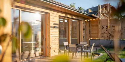 Hüttendorf - Parkplatz direkt an der Hütte - AURA CHALETS