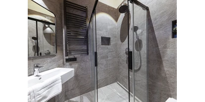 Hüttendorf - Chaletgröße: 4 - 6 Personen - Pinzgau - Dusche/WC Masterbedroom Top2 - Sam-Alm