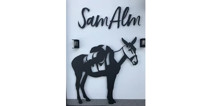 Hüttendorf - Chaletgröße: 4 - 6 Personen - Pinzgau - Unser Sam-Alm Muli begrüßt Sie aufs herzlichste. - Sam-Alm