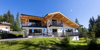 Hüttendorf - Chaletgröße: 4 - 6 Personen - Pinzgau - Sommer auf der Sam-Alm www.Sam-Alm.com Buchungen Tel. 00498642228 Mail kontakt@hinterwirt.de oder direkt Online #urlaubaufderalm #almurlaub #zilltalarena #samalm #naturpur #ferienchalets #myzillertalarena #sommerindenbergen #gerlospass #ebikelife #hochkrimml #nationalparkhohetauern #krimmlerwasserfälle #krimml #hinterwirt #salzburgerland #tirol #tirolaustria #pinzgau - Sam-Alm