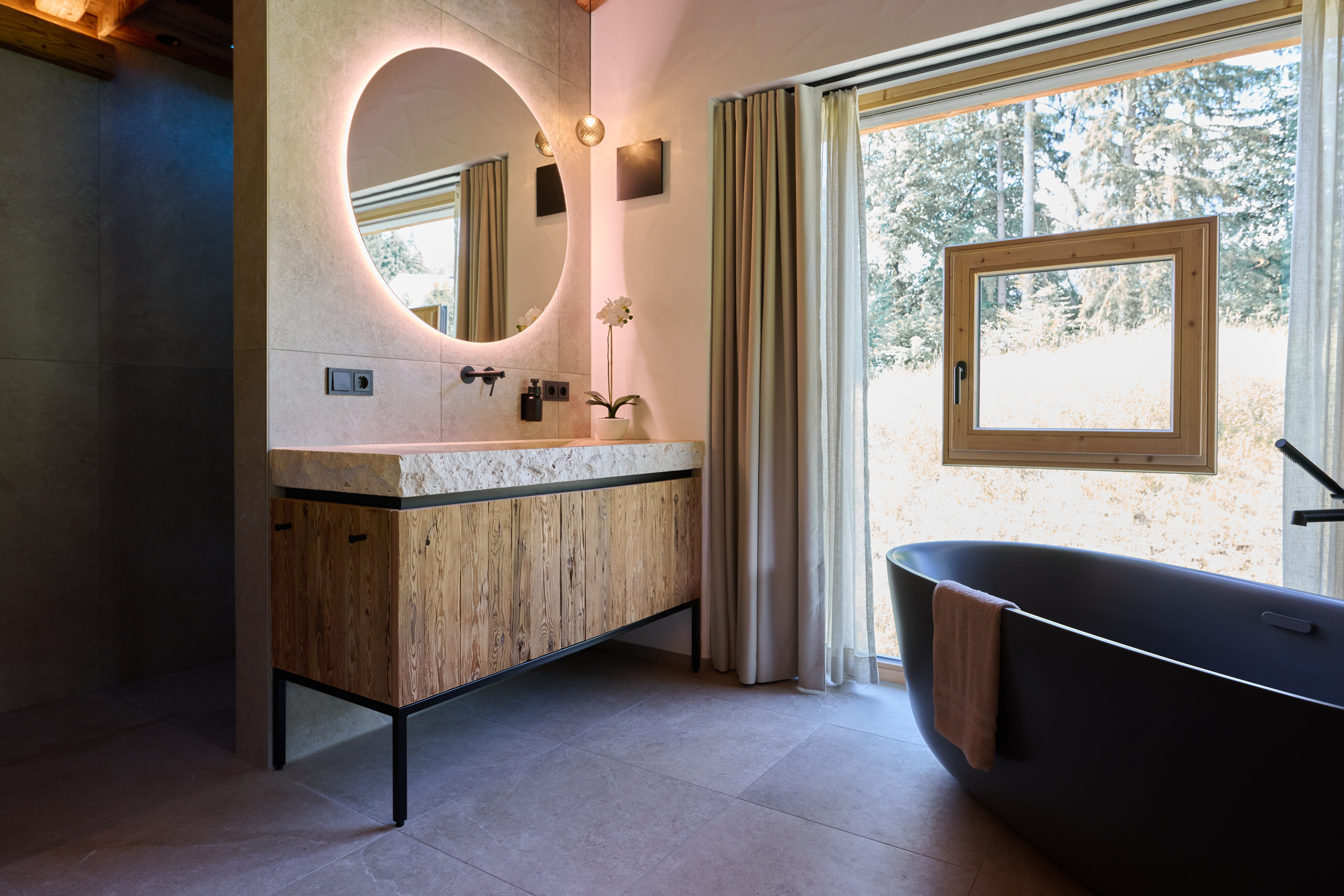 Hüttendorf - PLZ 6183 (Österreich) - Wellness Bad - 5-Sterne Chalet Waldblick