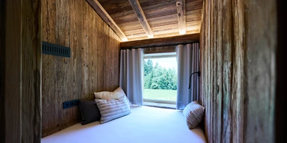 Hüttendorf - Parkplatz direkt an der Hütte - Kinderzimmer - 5-Sterne Chalet Waldblick