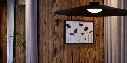 Hüttendorf - Parkplatz direkt an der Hütte - Selbstgemachte Blumenbilder - 5-Sterne Chalet Waldblick