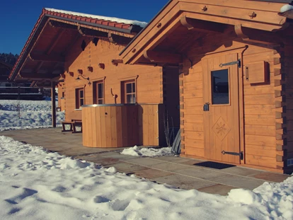 Hüttendorf - Hot Tub: beim Chalet - Wenighof Chalets